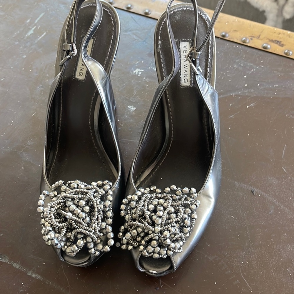 Vera Wang fabulous heels ! Size 6